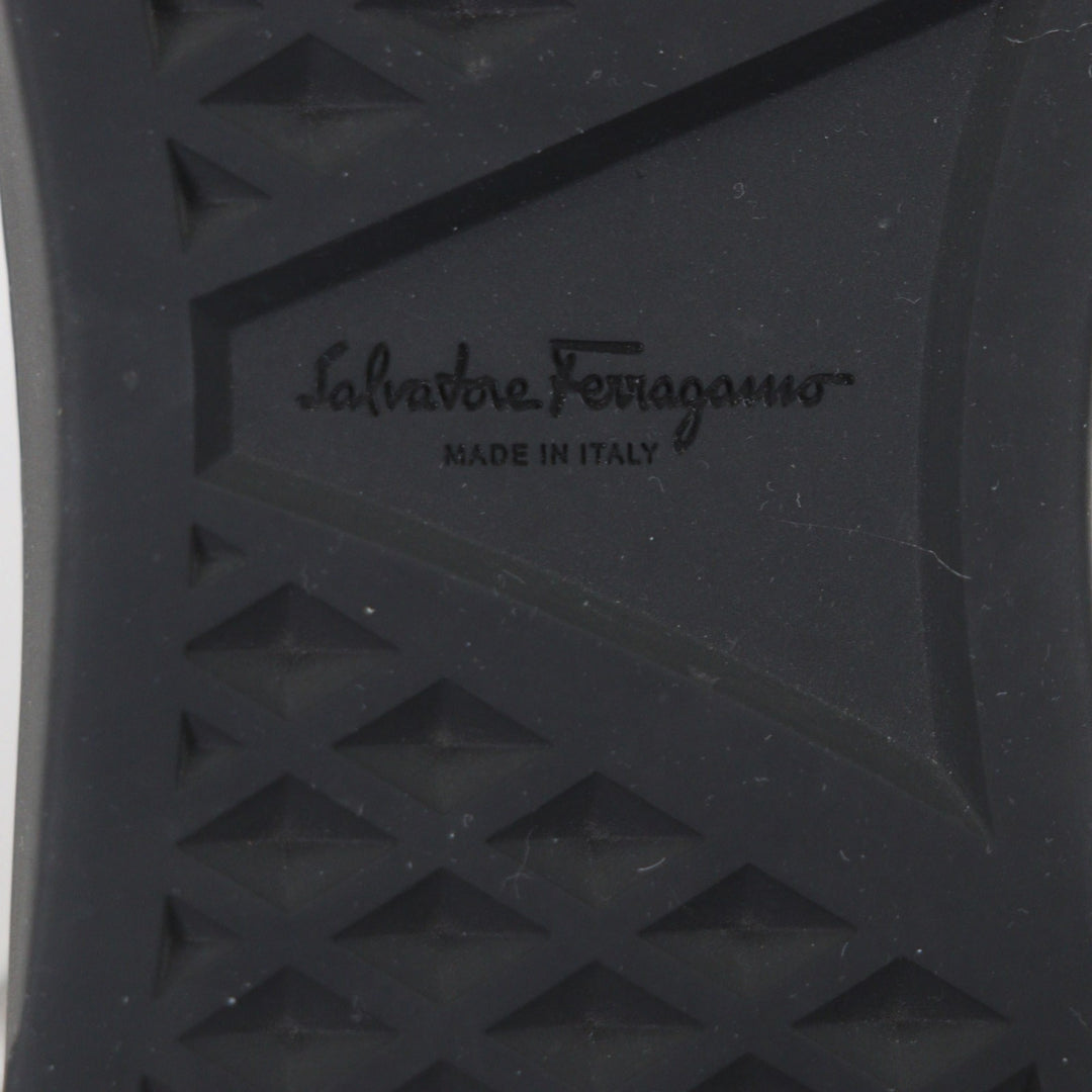 極美品▼Salvatore Ferragamo サルヴァトーレフェラガモ レザー スタッズ ロゴ刻印 ローカットスニーカー ブラック 9 イタリア製 メンズ
