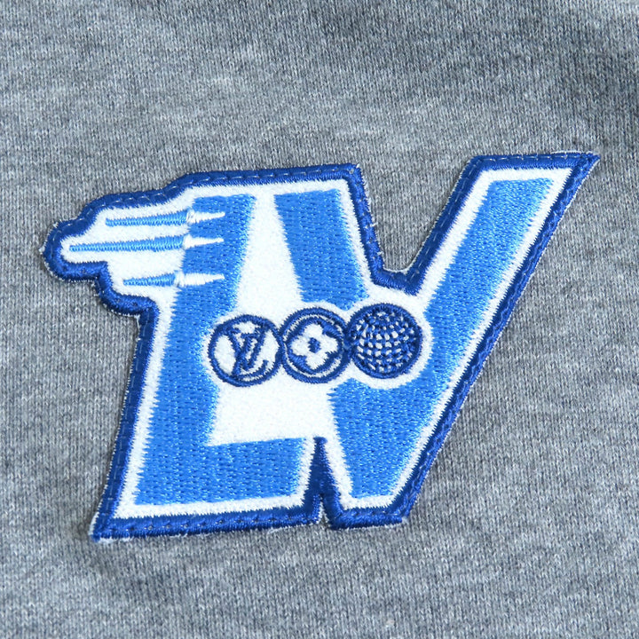 極美品△LOUIS VUITTON ルイヴィトン 23SS 1AAOLZ LVフライトモード クロップド フーディー パーカーロゴチェーン グレー S 伊製 正規品