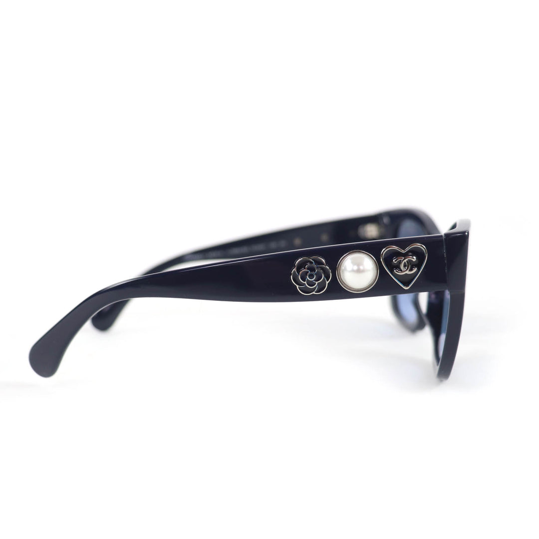 極美品★CHANEL シャネル 5478-A ココマーク フェイクパール カメリア ハート サングラス ネイビー 51□21 140 箱・保存袋・ケース付
