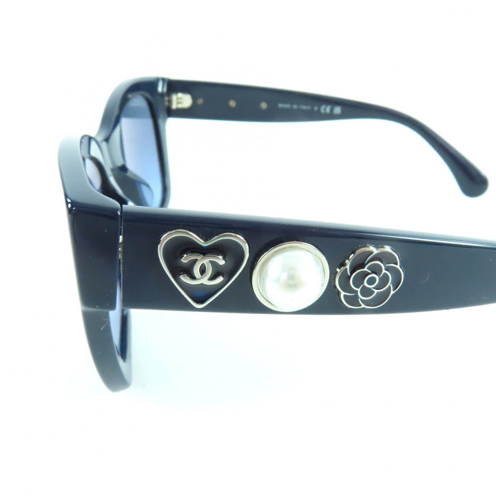極美品★CHANEL シャネル 5478-A ココマーク フェイクパール カメリア ハート サングラス ネイビー 51□21 140 箱・保存袋・ケース付