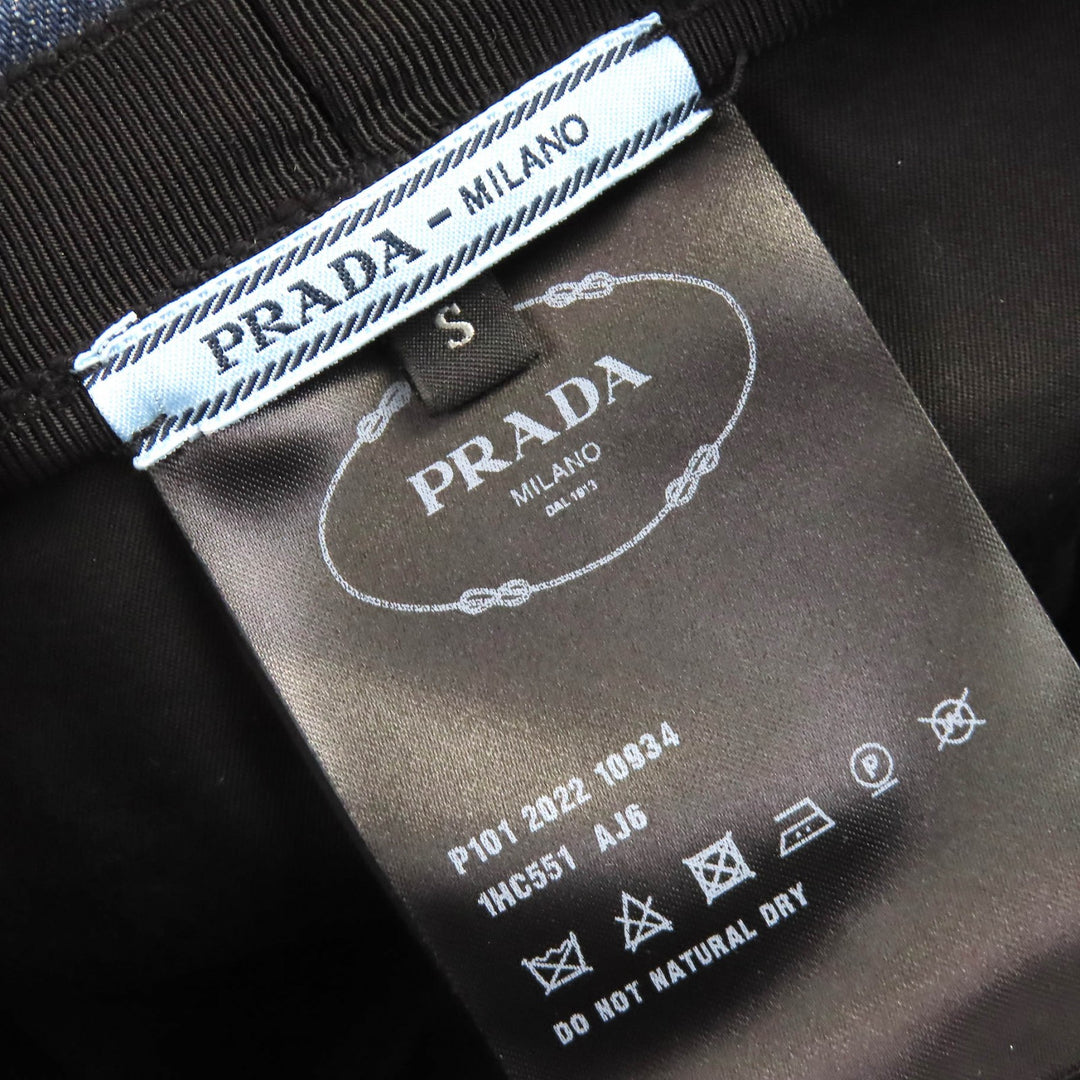 美品△PRADA プラダ 1HC551 コットン100％ トライアングルロゴ 三角プレート デニム キャスケット 帽子 インディゴブルー S 57cm 正規品
