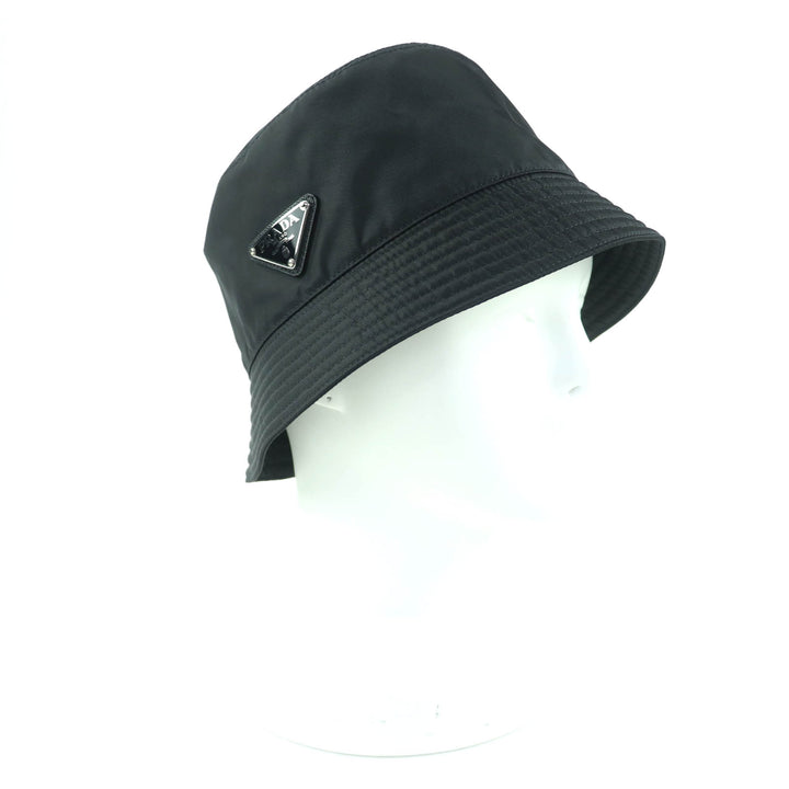 美品☆PRADA プラダ 2HC137 Re-Nylon トライアングルロゴプレート バケットハット 帽子 ブラック M イタリア製 正規品 レディース
