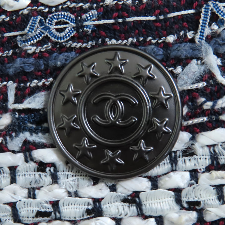 極美品◇CHANEL シャネル P45580V33648 コットン 裏地シルク100％ ココマークダラスボタン付き ツイード ノーカラージャケット 40 仏製