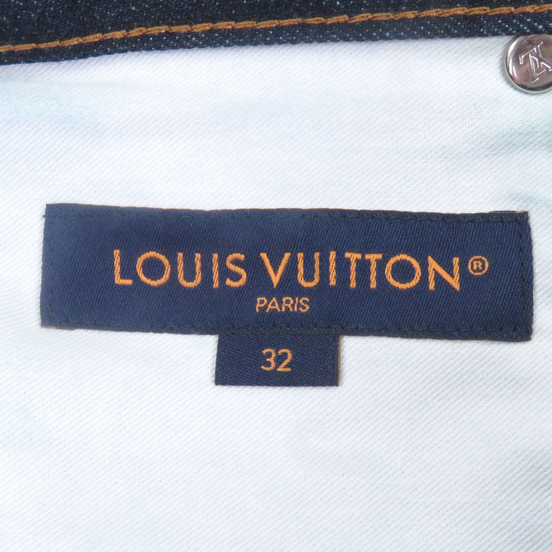 美品□LOUIS VUITTON ルイヴィトン 23AW ロゴプレート レザーパッチ デニムパンツ ジーンズ インディゴブルー 32 日本製 正規品 メンズ