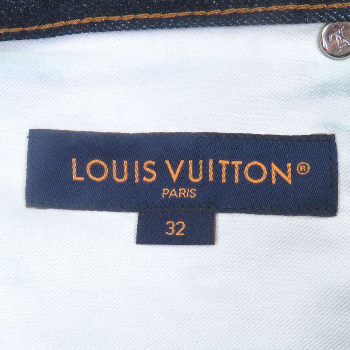 美品□LOUIS VUITTON ルイヴィトン 23AW ロゴプレート レザーパッチ デニムパンツ ジーンズ インディゴブルー 32 日本製 正規品 メンズ