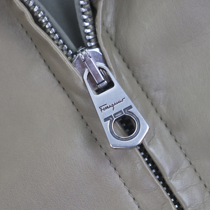 美品▼Salvatore Ferragamo サルヴァトーレフェラガモ 18AW 牛革 レザー ジップアップ ブルゾン ブラウン 46 イタリア製 正規品 メンズ