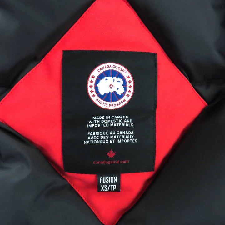 極美品★CANADA GOOSE カナダグース 3037LA VICTORIA PARKA ファー・フード・ロゴワッペン付 比翼仕立て ダウンコート レッド XS 正規品