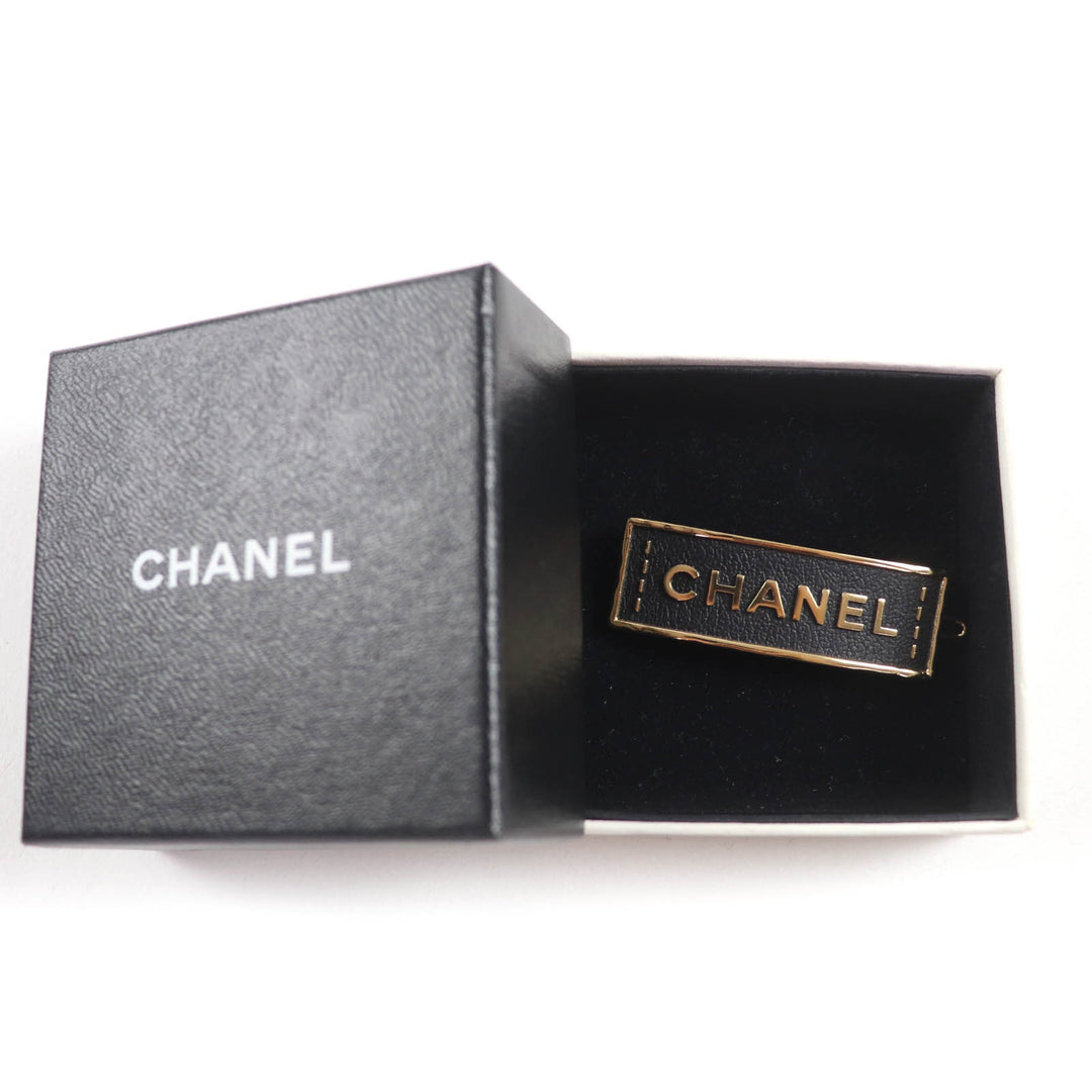 美品☆CHANEL シャネル A23S ABA781 レザー メタル ロゴデザイン ヘアクリップ バレッタ ヘアアクセサリー ブラック ゴールド 箱付 仏製