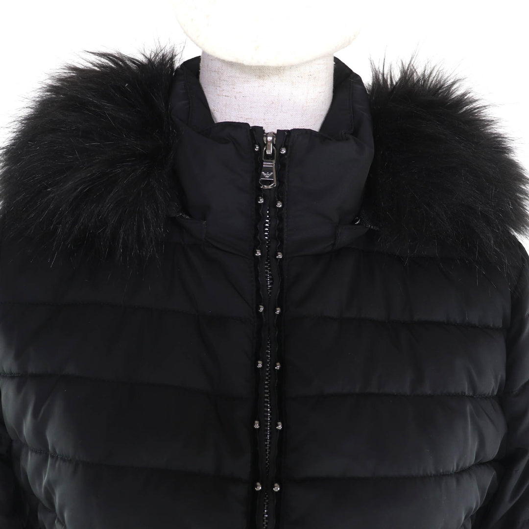 美品★EMPORIO ARMANI エンポリオ アルマーニ 6Z2B76 2NAGZ フェイクファー・フード・ロゴ金具付 スタッズ装飾 中綿コート 黒 40 正規品