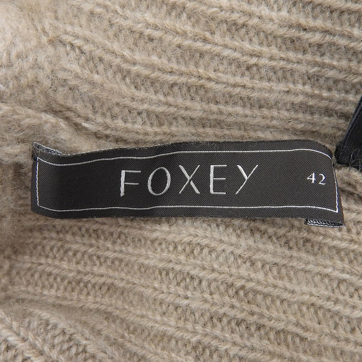 極美品▲FOXEY フォクシー 34687 Cardigan Little カシミヤ100％ ロゴプレート付き ボレロ カーディガン ベージュ 42 日本製 正規品