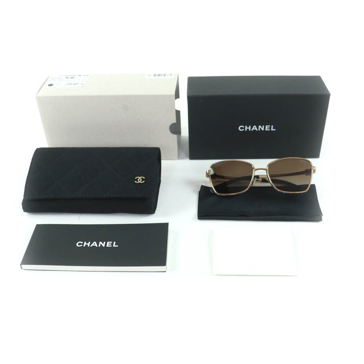 未使用品★CHANEL シャネル 4289-Q キャッツアイ シェイプ 現行品 ココマーク デニム サングラス 紺 ゴールド 57□18 140 箱・ケース付