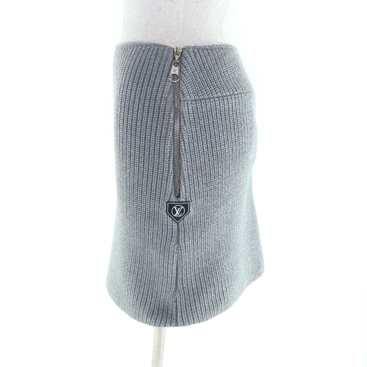 未使用品★LOUIS VUITTON ルイヴィトン 24AW レザーロゴパッチ付 サイドZIP 台形 ニットスカート グレー XS 伊製 正規品 レディース