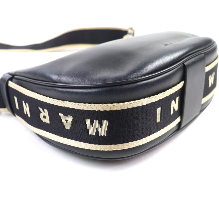 美品◇MARNI マルニ SBMP0128U0 ロゴストラップ ベイバッグ 斜め掛け レザー ショルダーバッグ ブラック 保存袋付 イタリア製 レディース