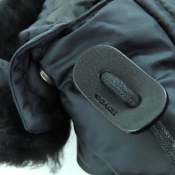 美品◇COACH コーチ ムートンファー・フード付き ロゴボタン 袖レザーワッペン ロングダウンコート ブラック S 正規品 レディース