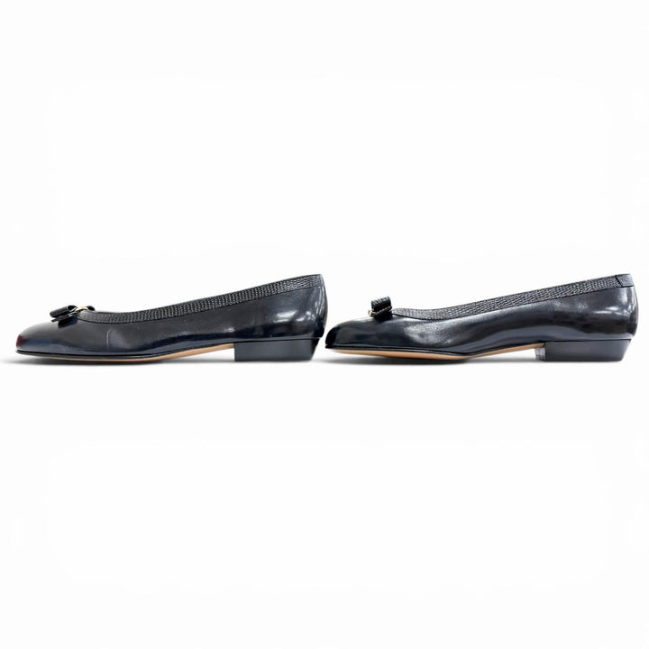 未使用品△Salvatore Ferragamo サルヴァトーレフェラガモ BABY ヴァラリボン リザード型押レザー使い フラットパンプス ネイビー 6 伊製