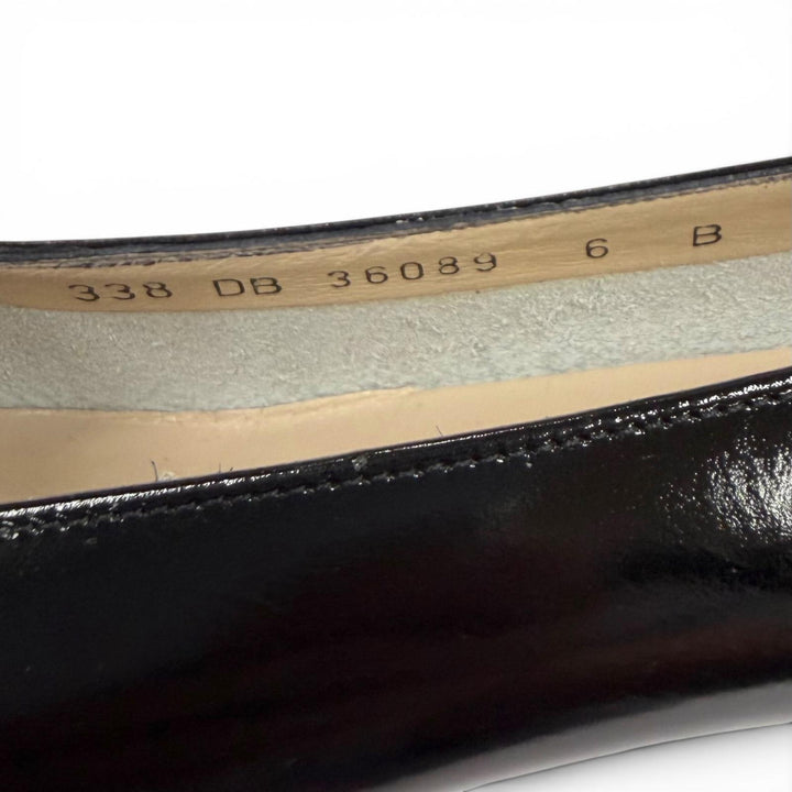 未使用品★Salvatore Ferragamo サルヴァトーレフェラガモ ヴァラ ロゴ金具 リボン付 レザー パンプス ブラック 6 イタリア製 箱付き