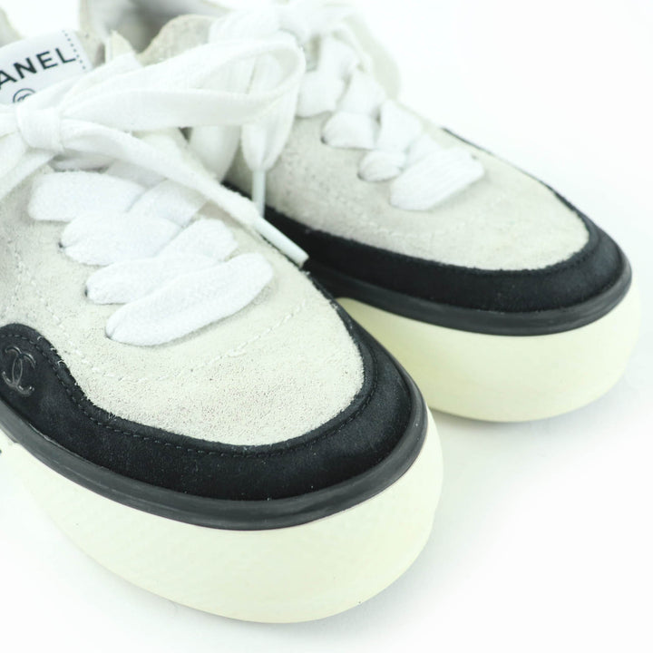 良品☆CHANEL シャネル 23B 2023年製 G45208 ココマーク レースアップ スウェードレザー ローカットスニーカー ホワイト 36 レディース