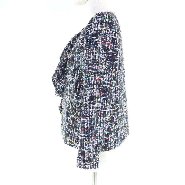 未使用品★CHANEL シャネル P62686 裏地シルク100％ ココマークボタン付 ミックスツイード フリル ノーカラージャケット マルチ 34 仏製