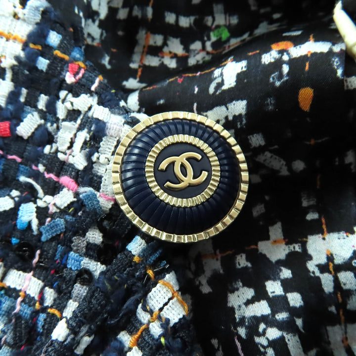 未使用品★CHANEL シャネル P62686 裏地シルク100％ ココマークボタン付 ミックスツイード フリル ノーカラージャケット マルチ 34 仏製