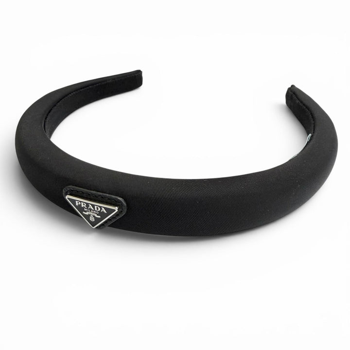 美品△PRADA プラダ 1IH020 トライアングルロゴ Re-Nyron カチューシャ ヘアアクセサリー ヘアバンド ブラック レディース 箱・保存袋付