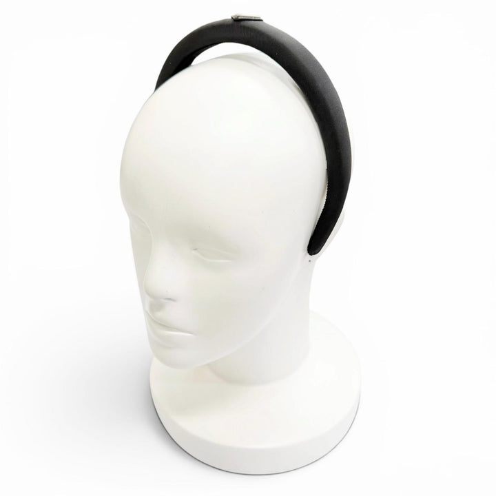 美品△PRADA プラダ 1IH020 トライアングルロゴ Re-Nyron カチューシャ ヘアアクセサリー ヘアバンド ブラック レディース 箱・保存袋付