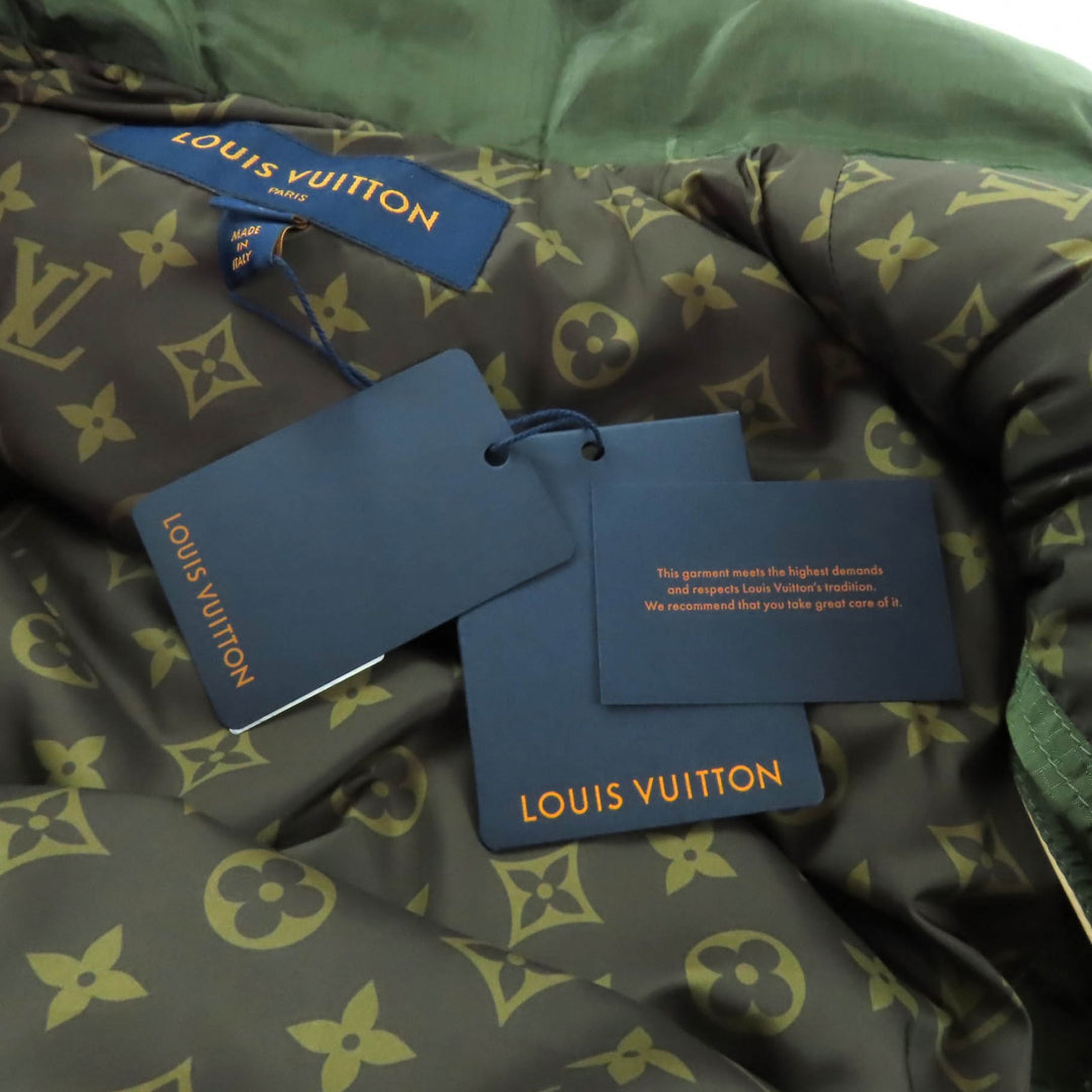 未使用品★LOUIS VUITTON ルイヴィトン 23AW ロゴボタン付 モノグラム ヨークラムレザー ダウンベスト カーキ 38 ハンガー付 正規品