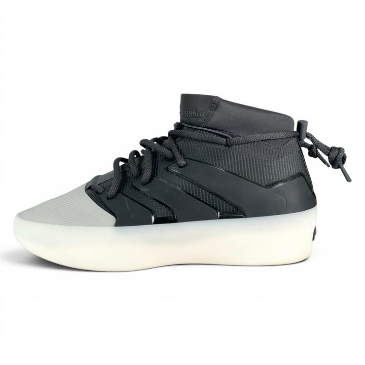 極美品▲adidas アディダス IE6179 FEAR OF GOD ATHLETHICS 1 BASKETBALL ミッドソール スニーカー ブラック 30cm メンズ 箱・保存袋付き