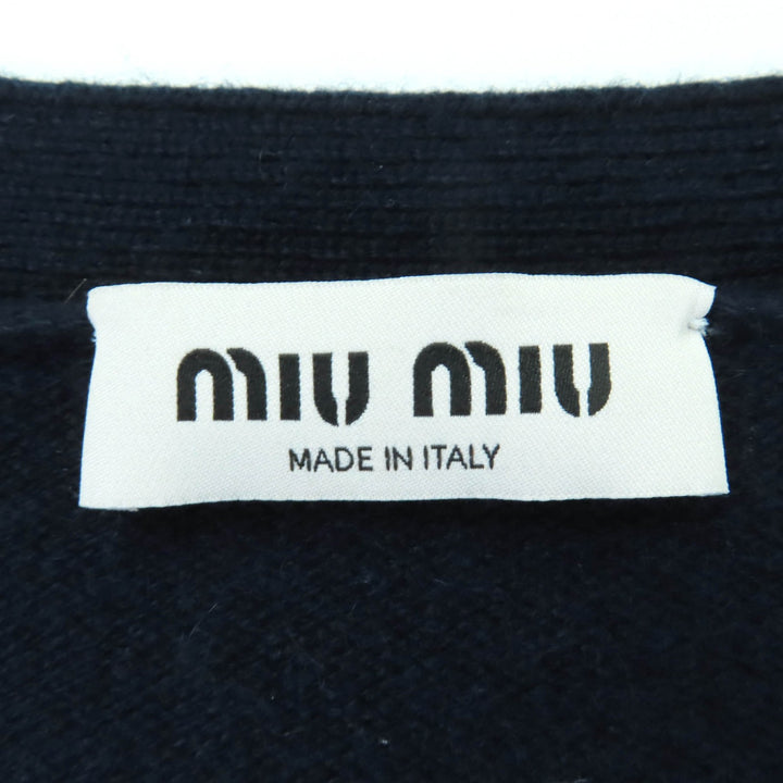 極美品☆MIUMIU ミュウミュウ 2023年製 MMF865 カシミヤ100％ ロゴワッペン クロップド 長袖ニット カーディガン ネイビー 36 正規品