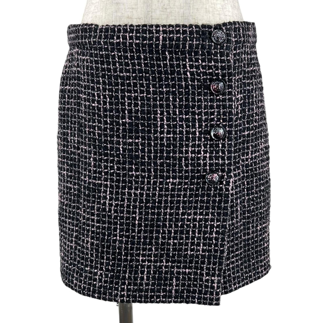 極美品▲CHANEL シャネル P73336 裏地シルク100% ライオンボタン ツイードスカート ブラック ピンク 38 フランス製 レディース