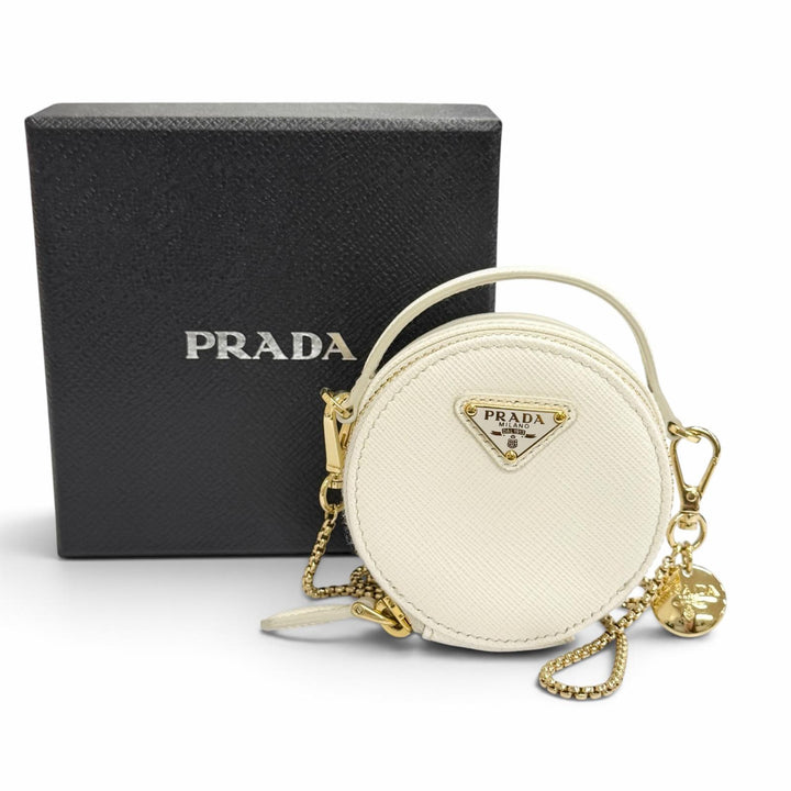 美品△PRADA プラダ 1NR023 サフィアーノレザー トライアングルロゴ チェーンショルダー ラウンド ミニ ポーチ ホワイト ゴールド金具