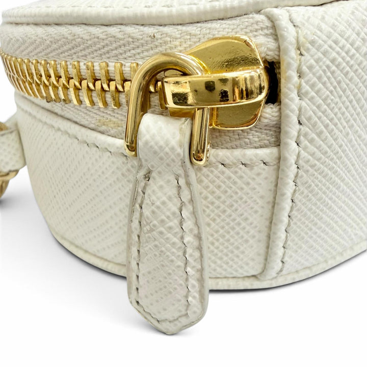 美品△PRADA プラダ 1NR023 サフィアーノレザー トライアングルロゴ チェーンショルダー ラウンド ミニ ポーチ ホワイト ゴールド金具