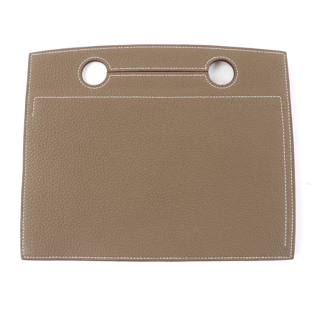 極美品★HERMES エルメス エトゥープ トゴ ゴールド金具 ZIP付き レザー バッグポケット U刻印 箱・保存袋付き フランス製 レディース