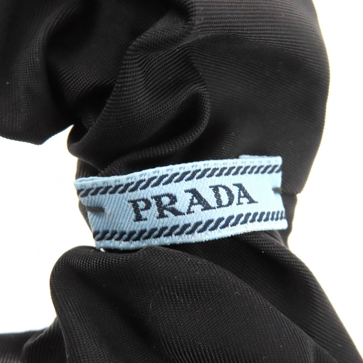 美品◇PRADA プラダ 1IF015 トライアングルロゴプレート付き Re-Nylon シュシュ ヘアゴム ヘアアクセサリー ブラック レディース