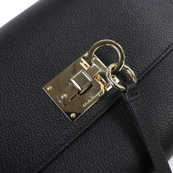 未使用品△Salvatore Ferragamo サルヴァトーレフェラガモ 21H886 スタジオ ガンチーニ レザー ショルダーバッグ ブラック ゴールド金具