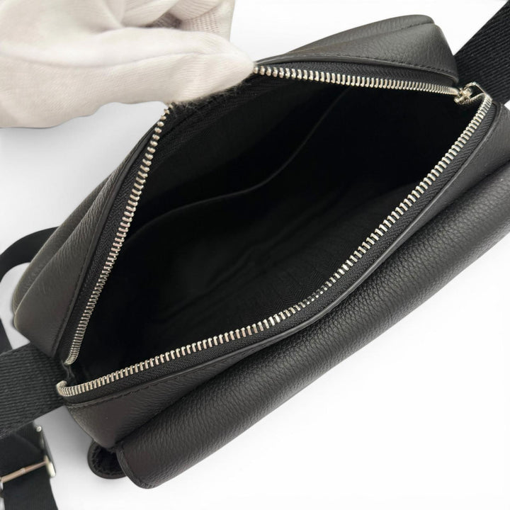 極美品▼LOEWE ロエベ B553A72X22 レザー アナグラムロゴ ミリタリーメッセンジャー ショルダーバッグ ブラック XS メンズ 定価276100円