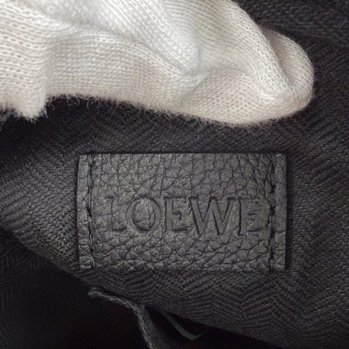 極美品▼LOEWE ロエベ B553A72X22 レザー アナグラムロゴ ミリタリーメッセンジャー ショルダーバッグ ブラック XS メンズ 定価276100円
