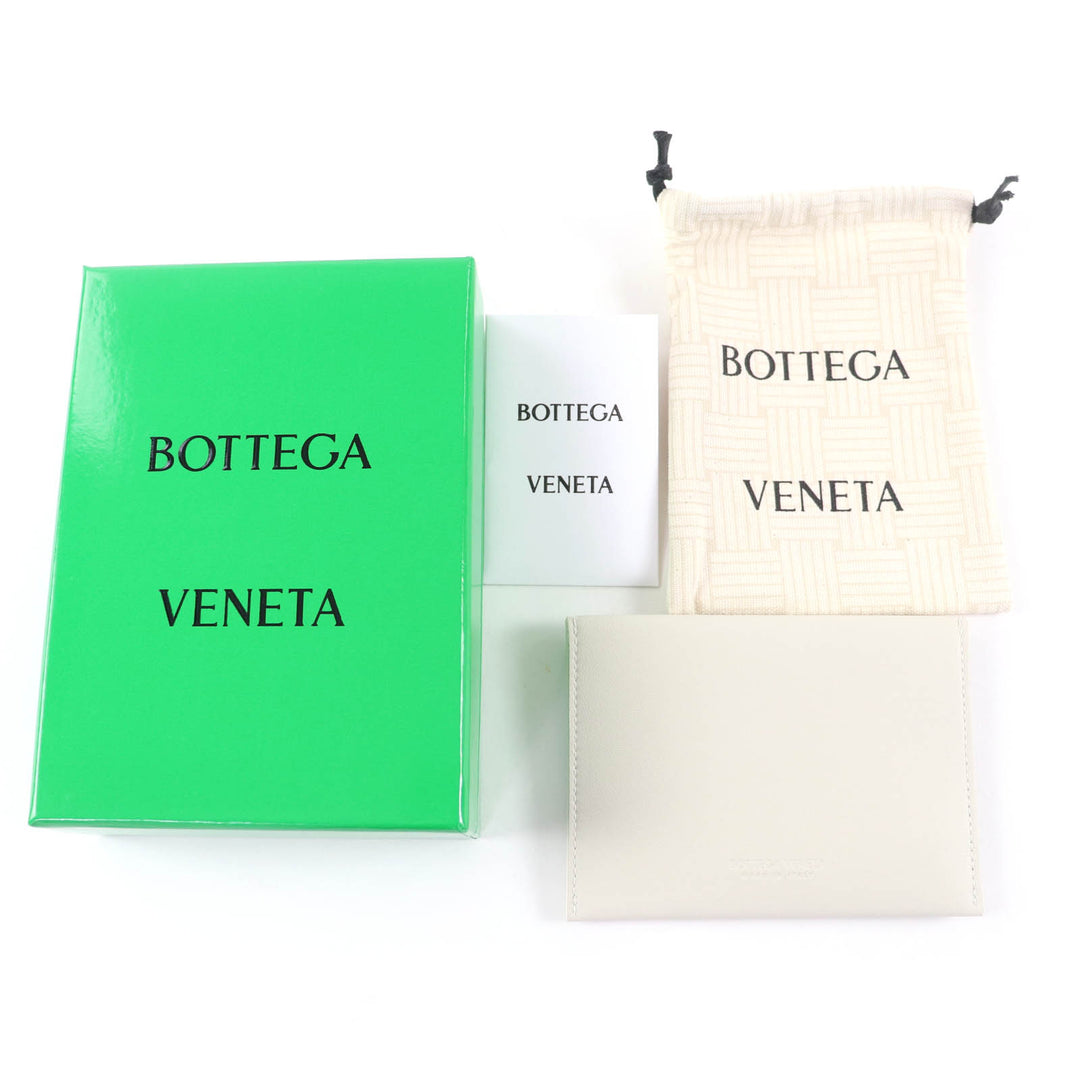 未使用品☆BOTTEGAVENETA ボッテガヴェネタ ロゴ刻印入り レザー パスケース カードホルダー カードケース アイボリー 箱・保存袋付 伊製