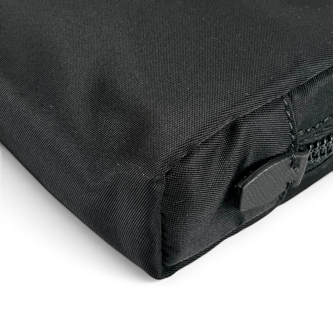 極美品▲PRADA プラダ Re-Nylon トライアングルロゴ コスメポーチ ナイロンポーチ ブラック イタリア製 レディース 箱付き