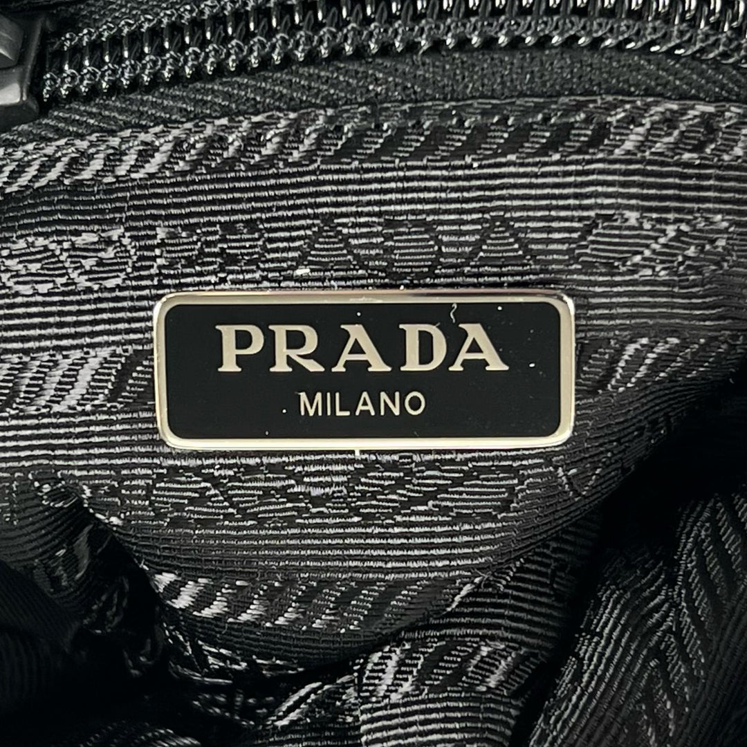 極美品▲PRADA プラダ Re-Nylon トライアングルロゴ コスメポーチ ナイロンポーチ ブラック イタリア製 レディース 箱付き