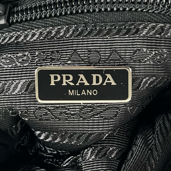 極美品▲PRADA プラダ Re-Nylon トライアングルロゴ コスメポーチ ナイロンポーチ ブラック イタリア製 レディース 箱付き