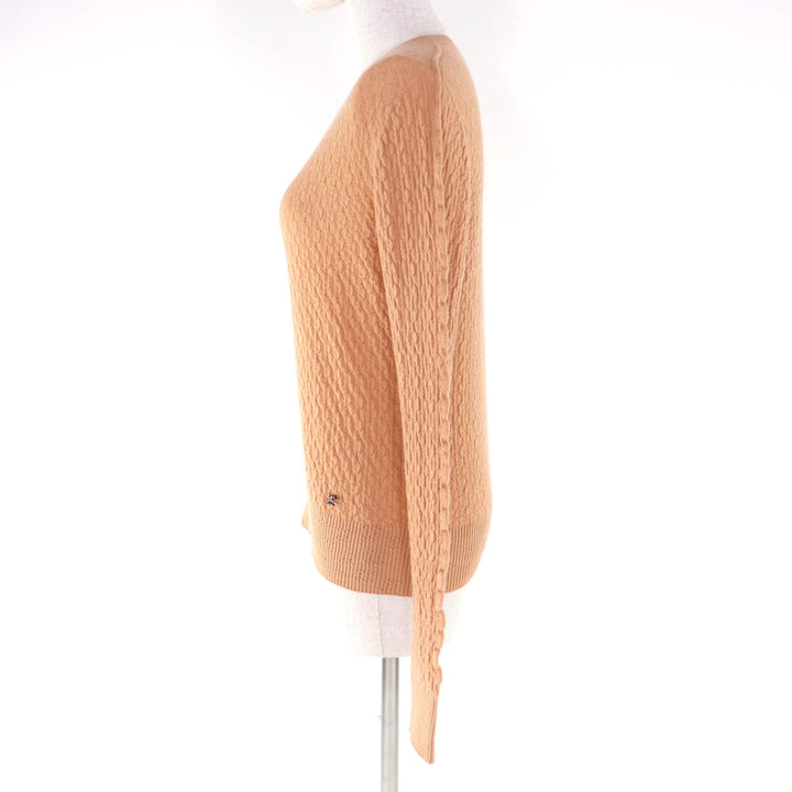 極美品★CHANEL シャネル 23A P75335 ココマークプレート付 クルーネック 長袖 カシミヤ ニット オレンジ系 36 伊製 正規品 レディース