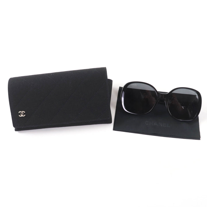 美品☆CHANEL シャネル 5470-Q-A ココマーク チェーン エナメルレザー使い サングラス ブラック 57□17 140 ケース付 伊製 レディース
