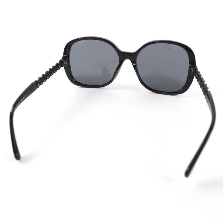 美品☆CHANEL シャネル 5470-Q-A ココマーク チェーン エナメルレザー使い サングラス ブラック 57□17 140 ケース付 伊製 レディース