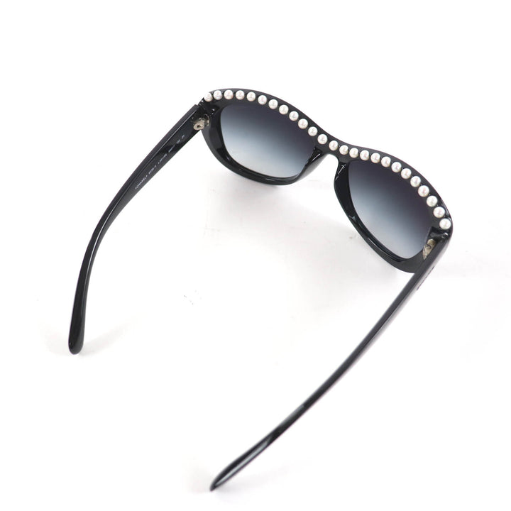 美品★CHANEL シャネル 6038-H ロゴ入り フェイクパール付き サングラス アイウェア ブラック 56□17 135 イタリア製