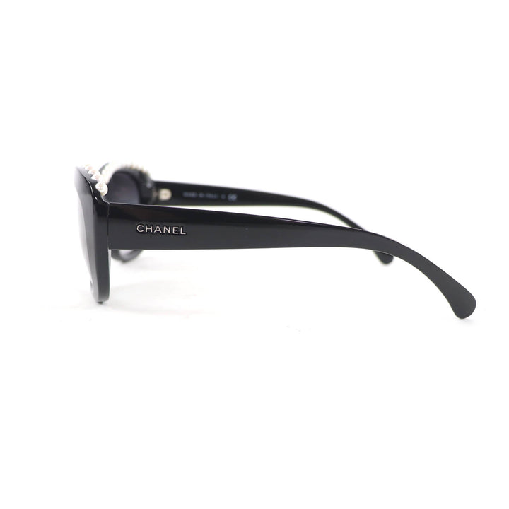 美品★CHANEL シャネル 6038-H ロゴ入り フェイクパール付き サングラス アイウェア ブラック 56□17 135 イタリア製