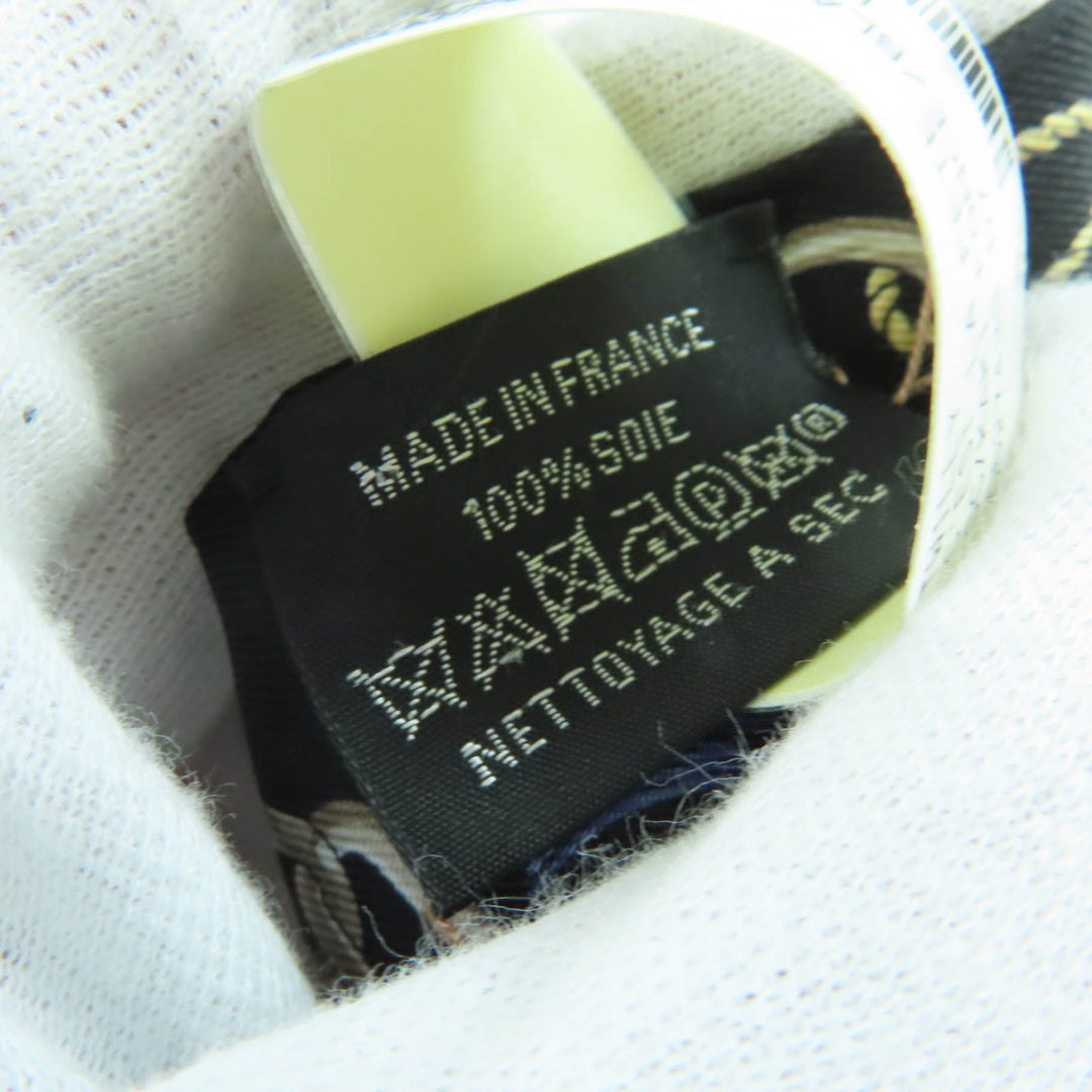 未使用品☆HERMES エルメス ツイリー セ・ラ・フェット シルク100％ カーキ・フォンセ/ホワイト/ブラック スカーフ 箱付 フランス製