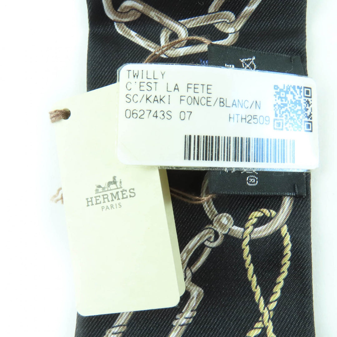 未使用品☆HERMES エルメス ツイリー セ・ラ・フェット シルク100％ カーキ・フォンセ/ホワイト/ブラック スカーフ 箱付 フランス製