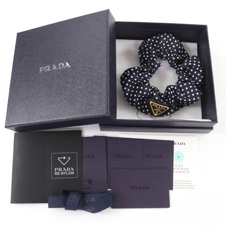 未使用品☆PRADA プラダ 1IF015 トライアングルロゴ 三角プレート テスート ドット柄 シュシュ ヘアアクセサリー ブラック 箱付き