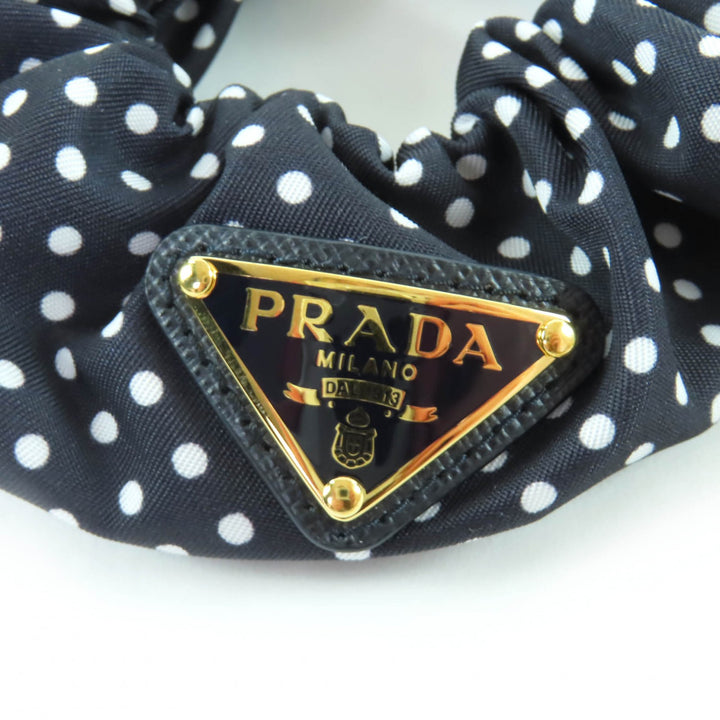 未使用品☆PRADA プラダ 1IF015 トライアングルロゴ 三角プレート テスート ドット柄 シュシュ ヘアアクセサリー ブラック 箱付き