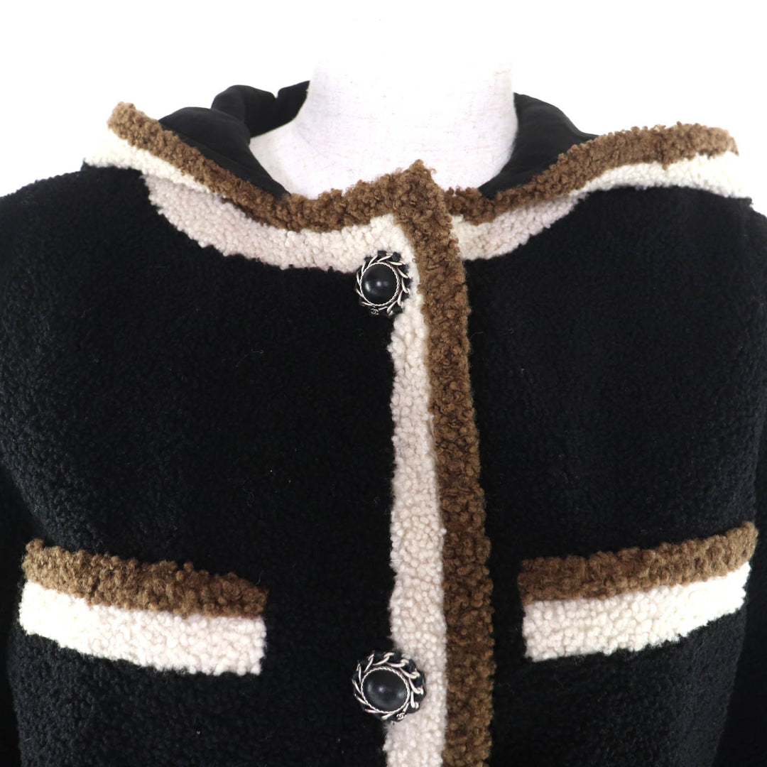 極美品★CHANEL シャネル P54568 裏地シルク100％ ココマークチェーンボタン フード付 ムートンコート ブラック 34 フランス製 正規品